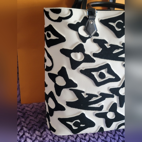 LOUIS VUITTON Monogram Giant White Black Cabas Bag Limited Urs Fischer LVxUF New - Picture 12 of 17